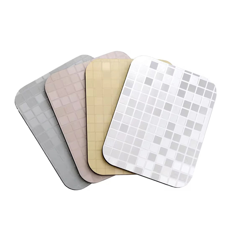 Wandpaneel aus Kohlenstoffkristall mit Metallstruktur