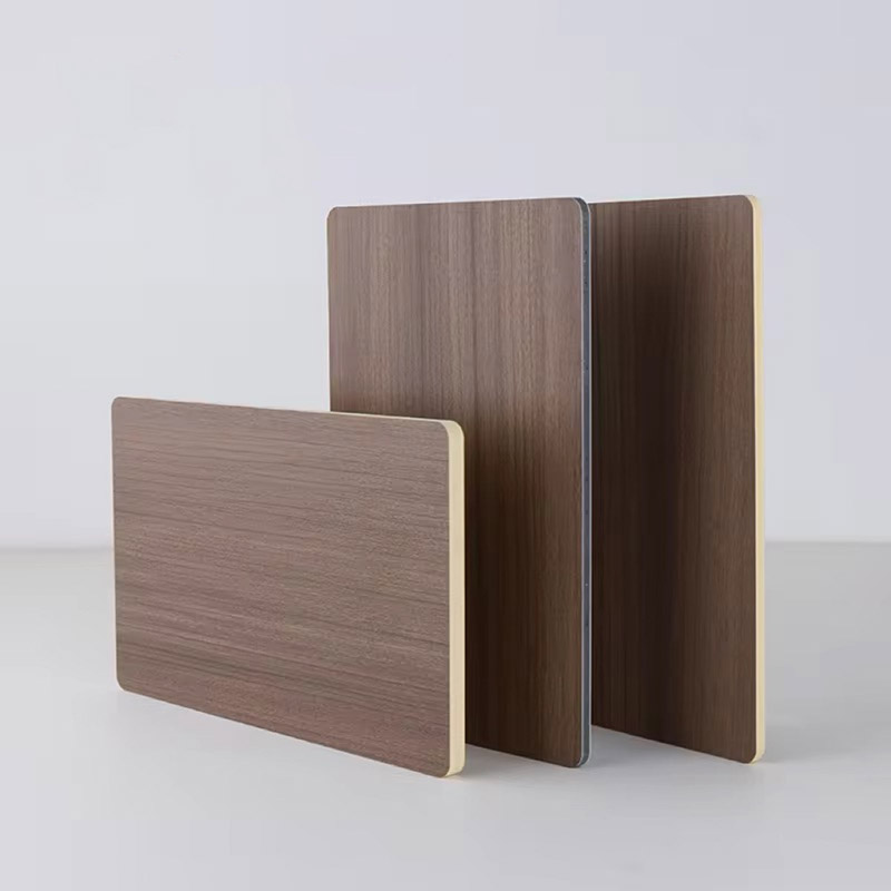 Wandpaneel aus Karbonkristall mit Holzstruktur